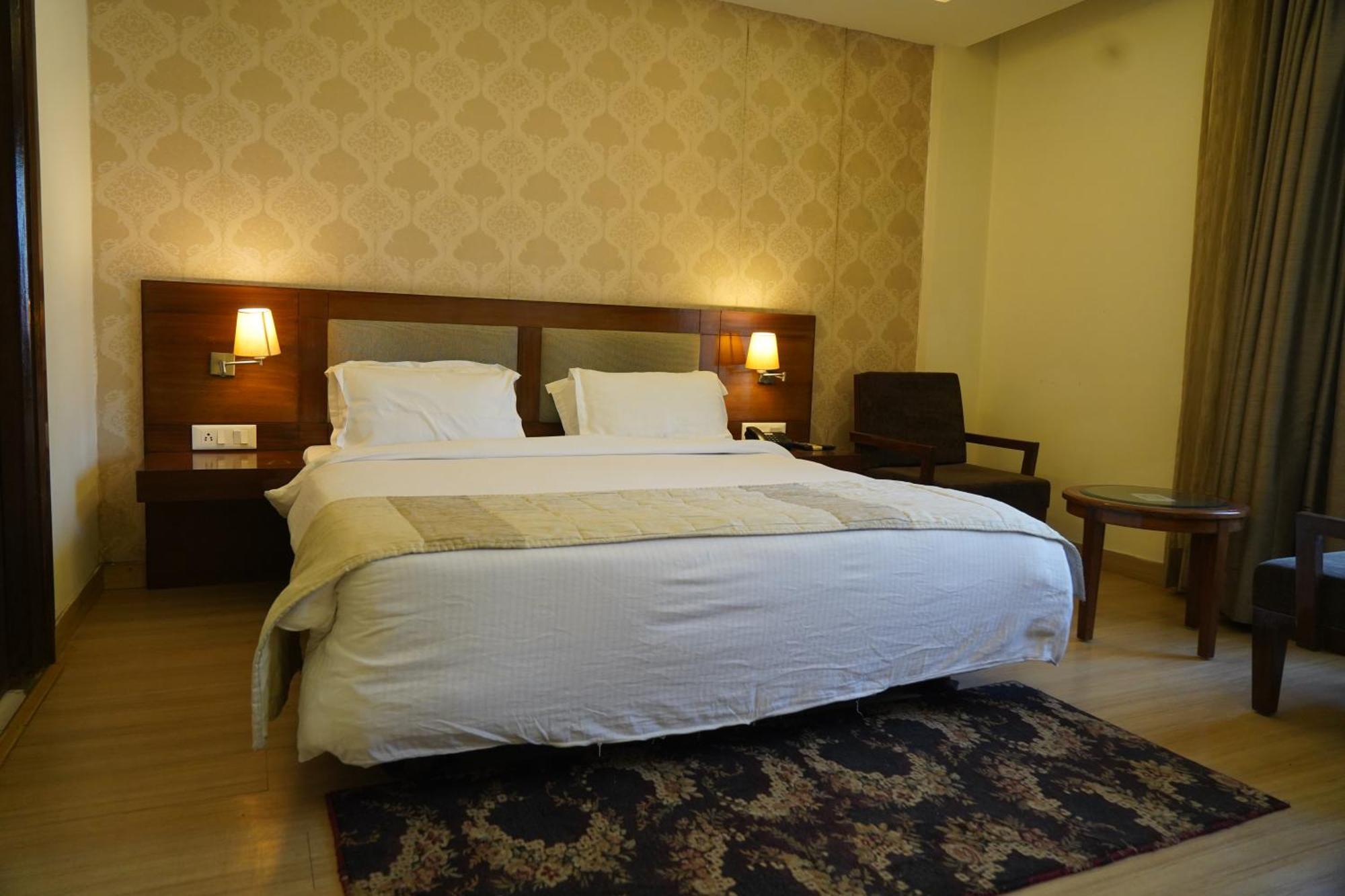 Hotel Forest Avenue - Best Luxury Hotel In Dehradun Exterior photo