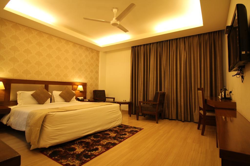 Hotel Forest Avenue - Best Luxury Hotel In Dehradun Exterior photo